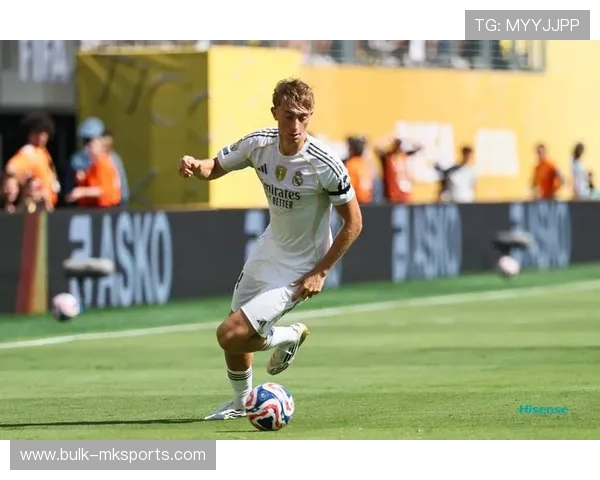 多特蒙德欧冠再显锋芒，客场逆转晋级四强