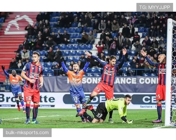 斯拉文·比利奇重返英超，球队状态引关注