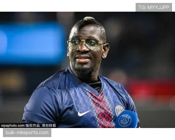 恩里克球队凝聚力持续提升,战术执行力与团队协作表现稳健 恩里克球队凝聚力持续提升,战术执行力与团队协作表现稳健