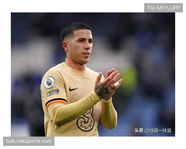 恩佐在切尔西重建中的战术角色与核心地位解析 恩佐在切尔西重建中的战术角色与核心地位解析