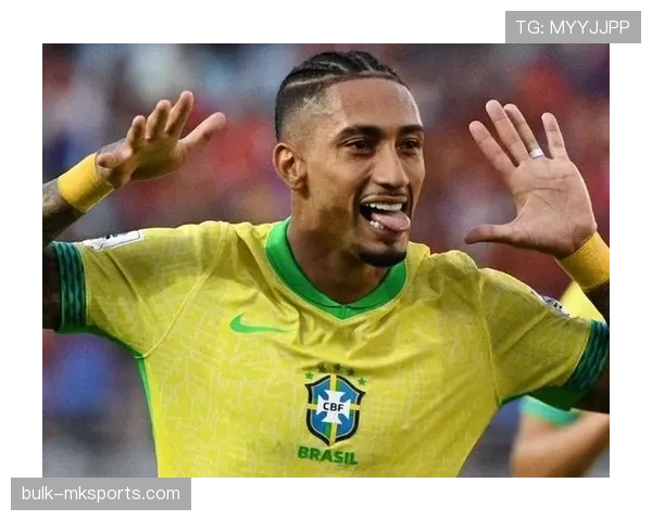 拉菲尼亚这波打扮，像是直接走出豪门派对的，小区大妈都看懵了！