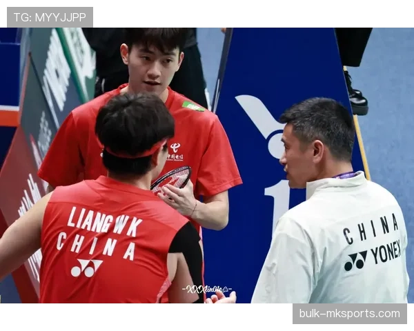 王昶最新街拍那块表，看到价钱我差点把手机摔了